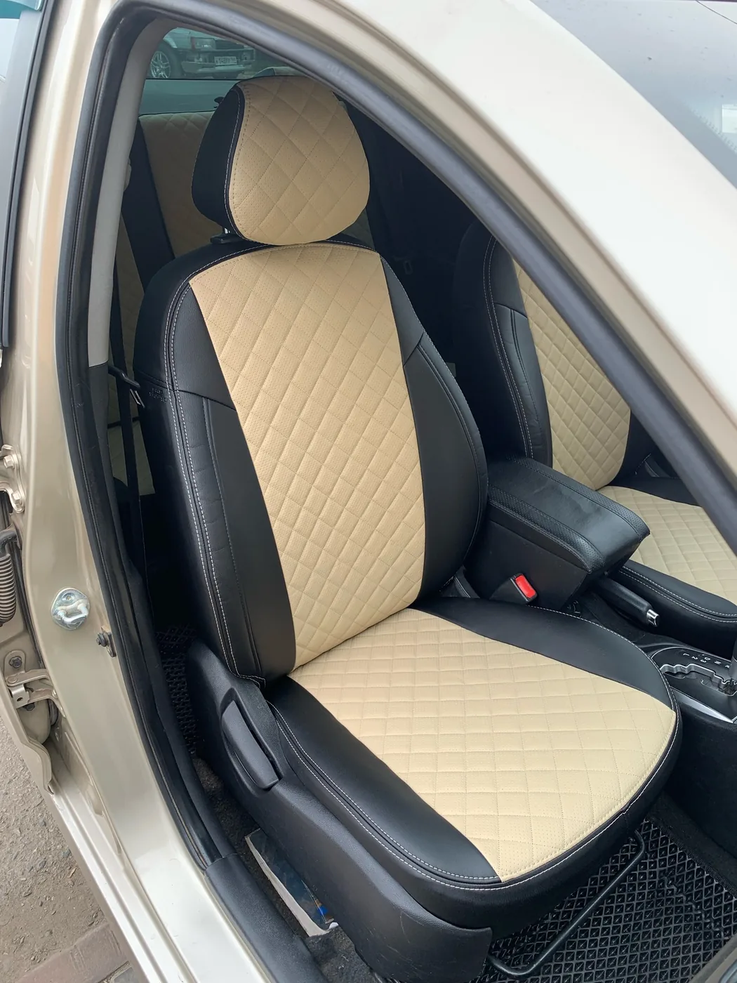 Чехлы на Hyundai Solaris — установка в Энгельсе
