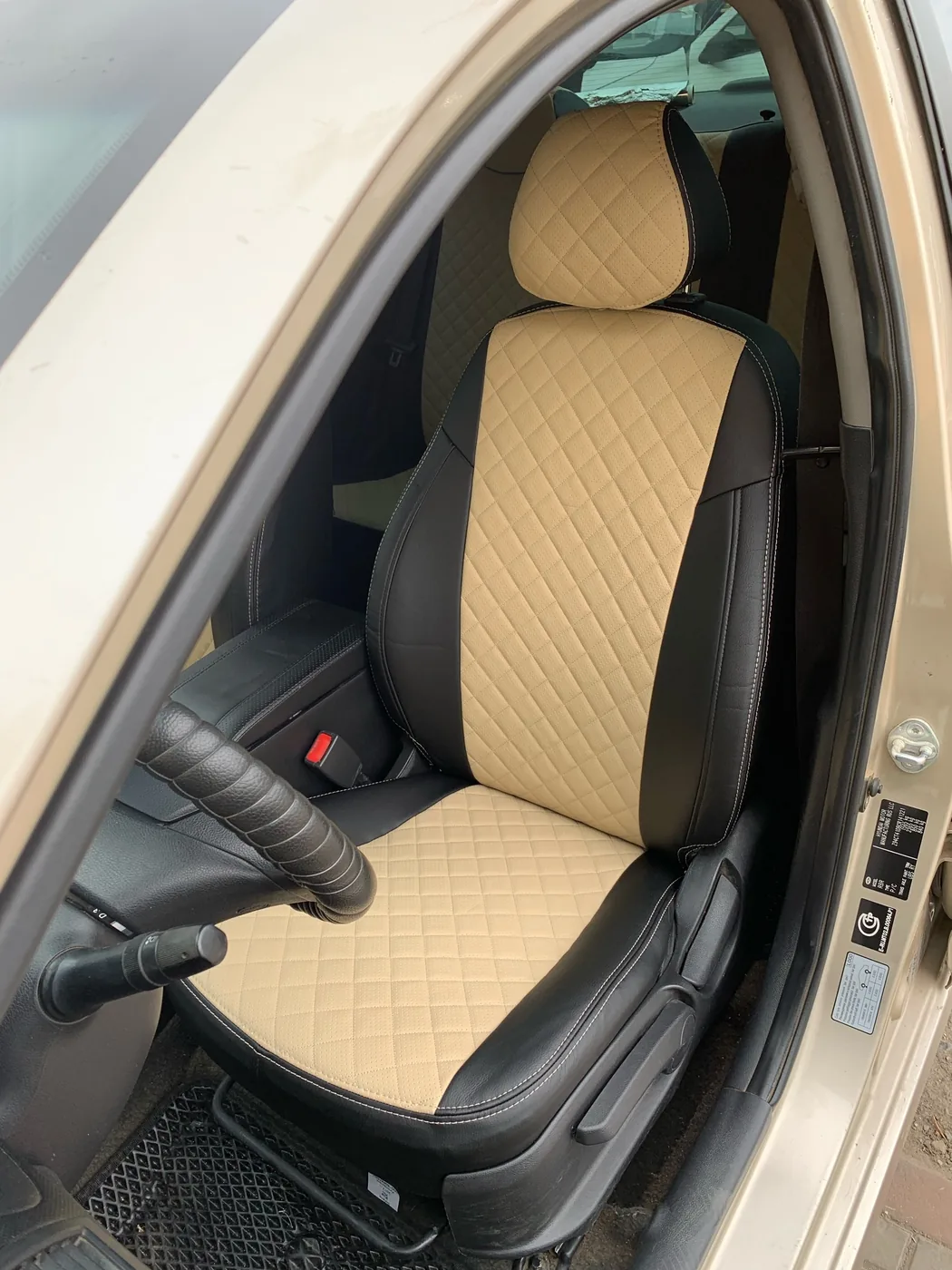 Чехлы на Hyundai Solaris — установка в Энгельсе