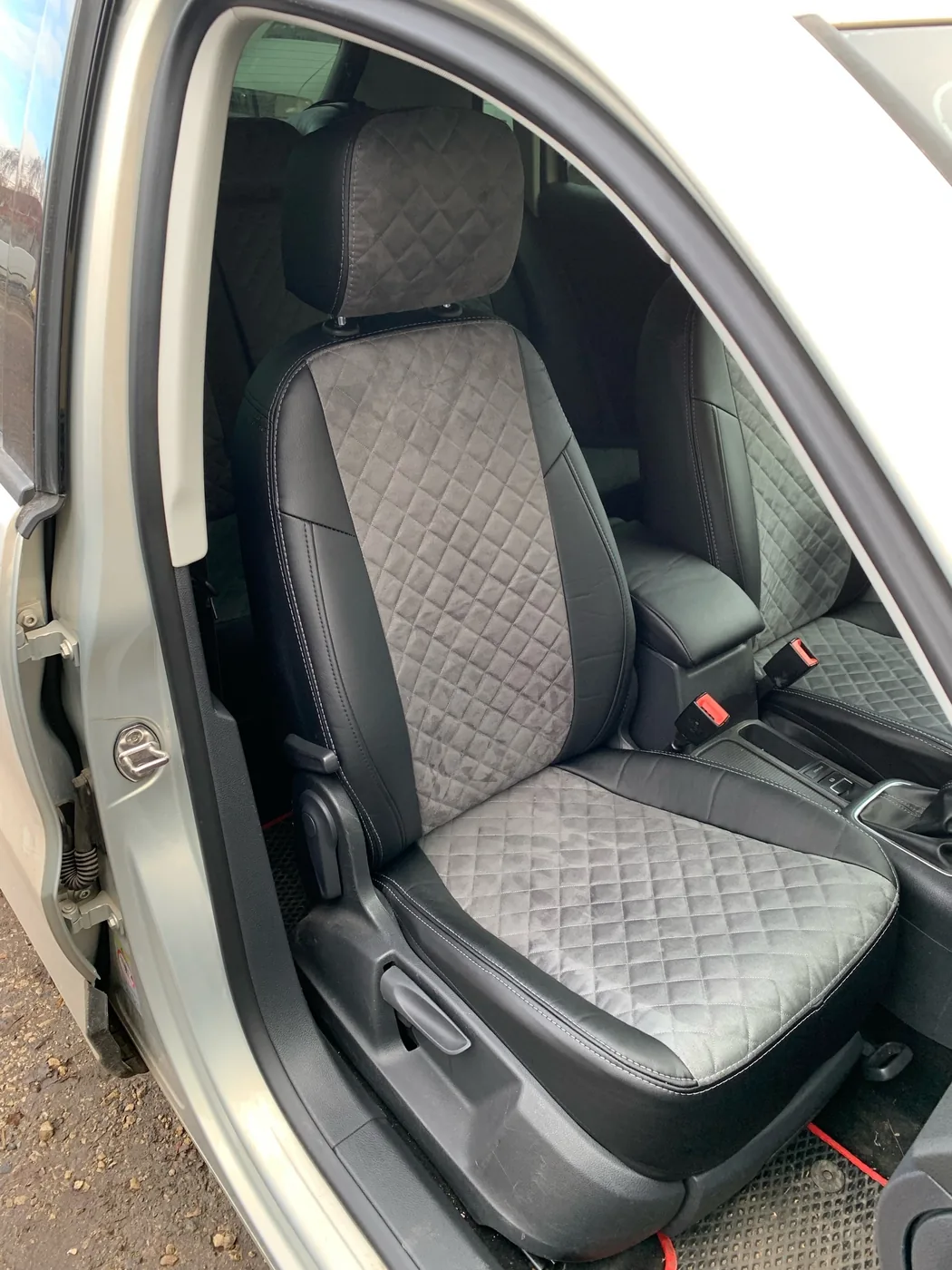 Чехлы на Volkswagen Tiguan — установка в Энгельсе